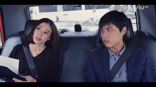 陈思齐（左）在ViuTV剧《冥冥之中》饰演“人口控制公司职员”一角，。
