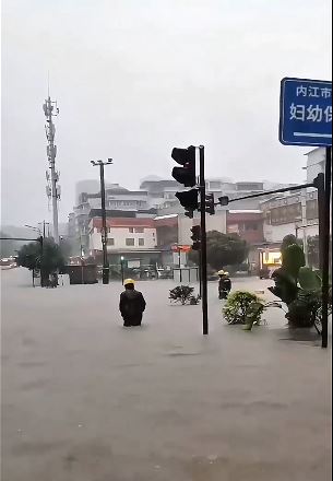 四川内江启动三级防汛应急响应，已紧急转移群众606人。