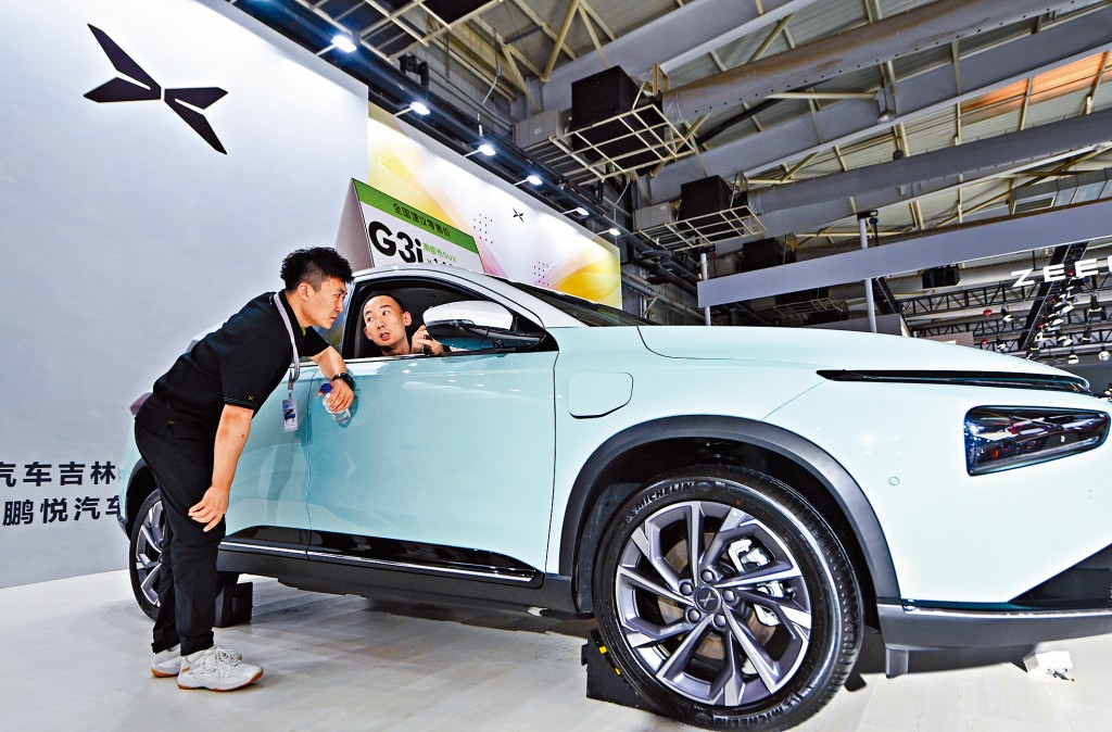 早前小鵬汽車宣布改名為小鵬集團，何小鵬解釋說，公司需要在汽車業務之上進行疊加，面向包括完全自動駕駛等領域。