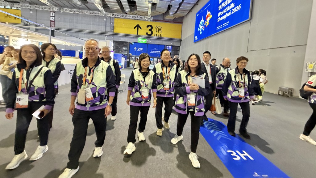 蔡若莲（中）今日出席世界技能大赛观战，为代表团打气。政府新闻处
