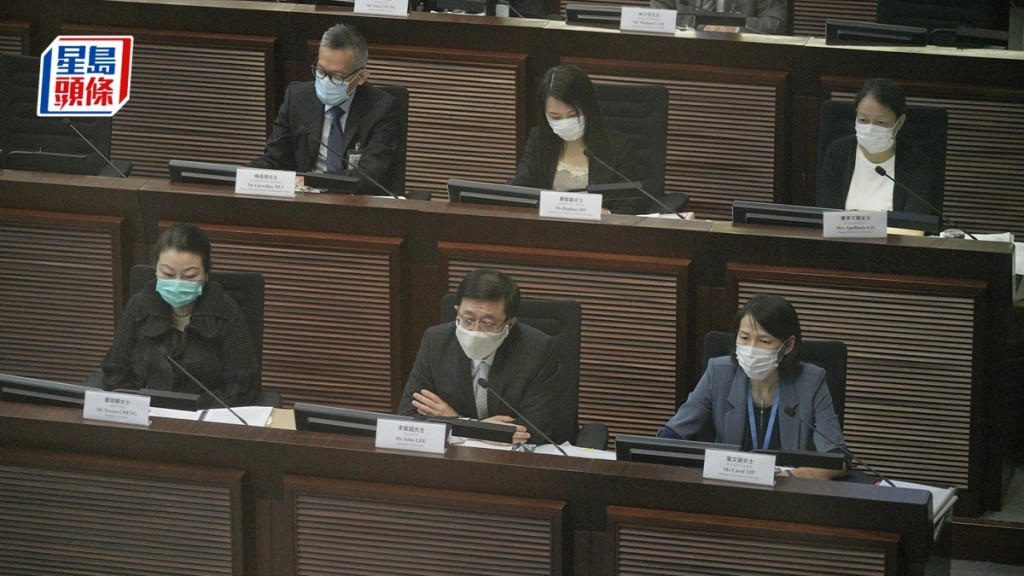 时任保安局局长李家超（前排中）于立法会讨论香港实行国安法。资料图片