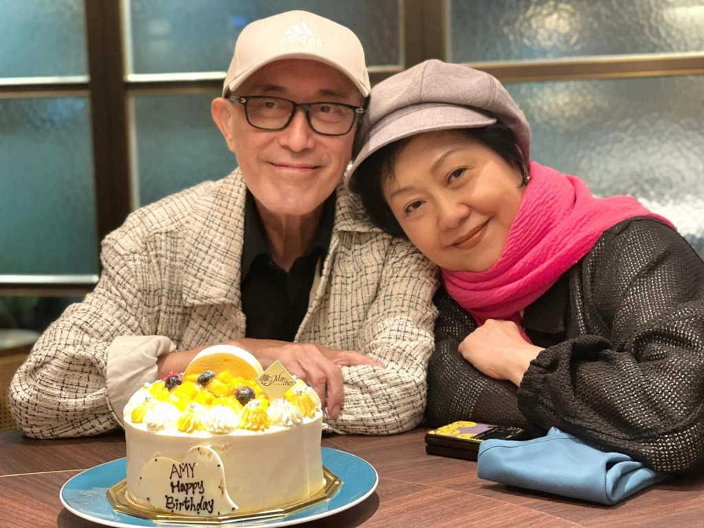 胡美仪、毛俊辉两公婆好恩爱。