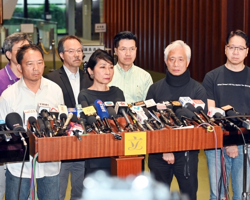民主派發聯合聲明批警踐踏新聞自由,促政府當局「懸崖勒馬」。資料圖片