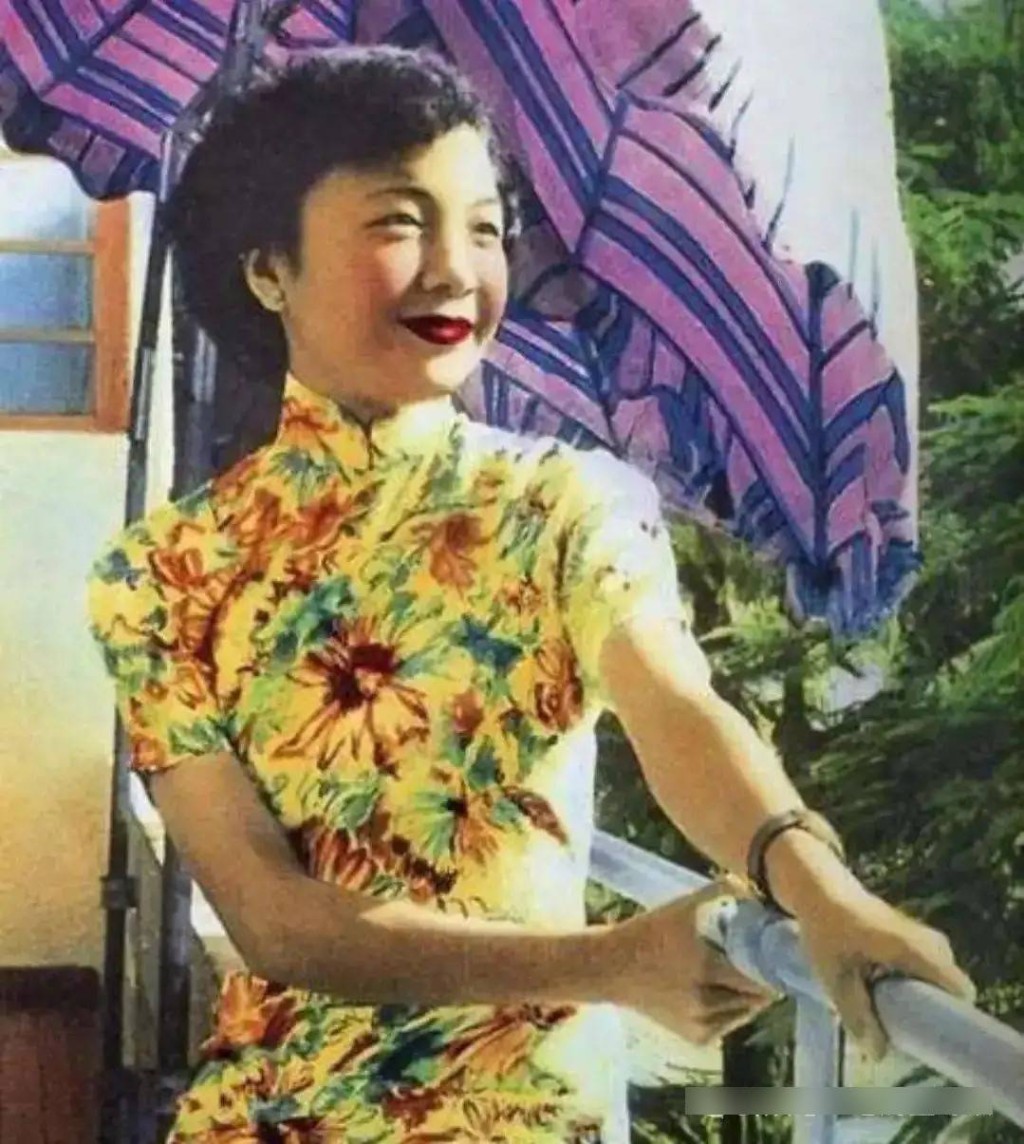 上海名歌手姚莉也是在仙樂舞宮駐唱出身。@老周望野眼 上海名歌手姚莉也是在仙樂舞宮駐唱出身。@老周望野眼