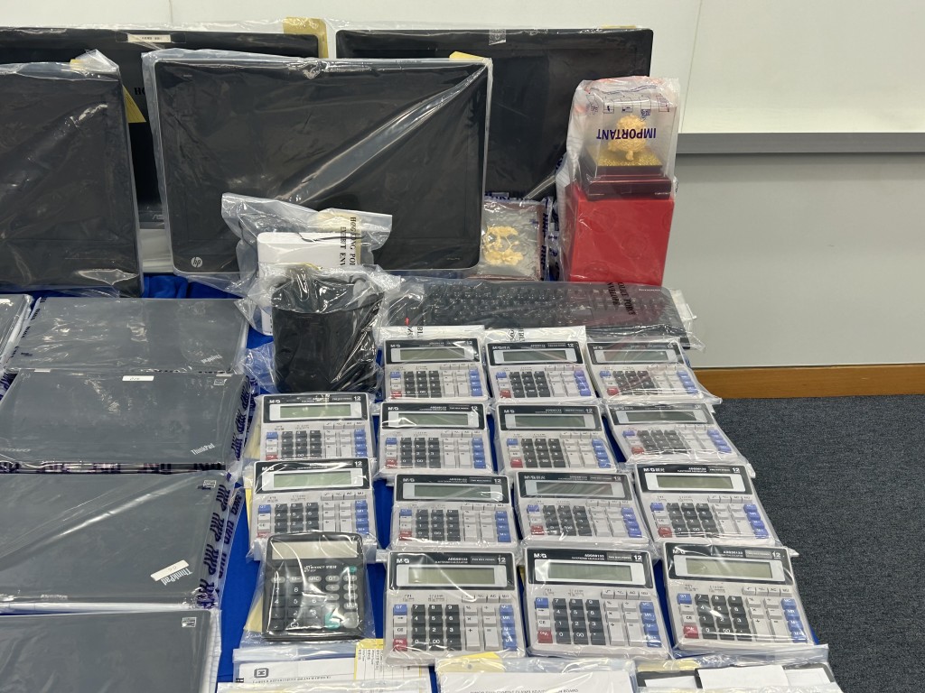 警方展示所得證物。