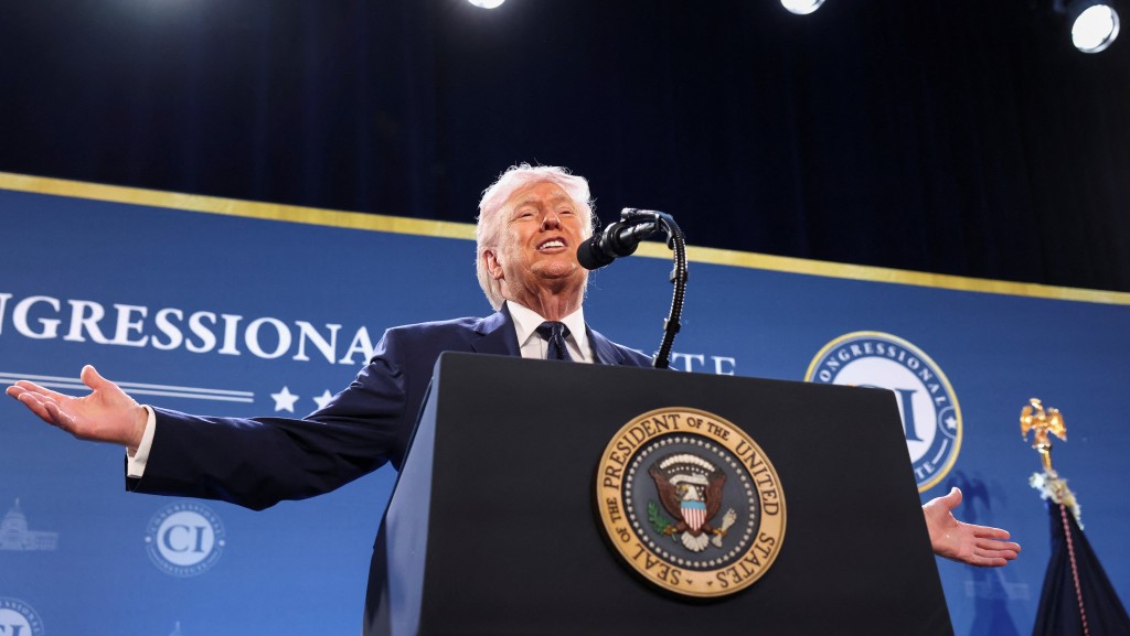 特朗普稱伊朗談判期間曾表明續推核計劃　批評攻擊鄰國「愚蠢」。路透社