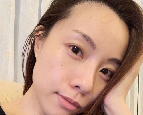 邓丽欣最近忙于拍电影，更拍了两晚通宵。　邓丽欣IG图片