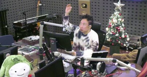 朴明洙向HAHA送上安慰。