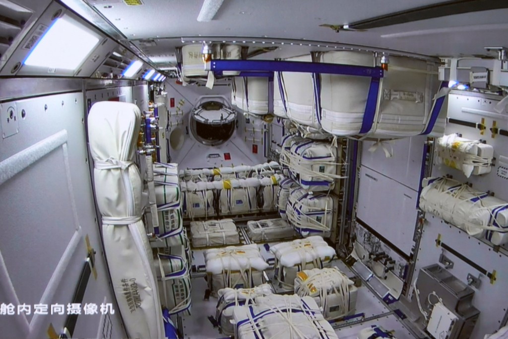 北京航天飞行控制中心拍摄的梦天实验舱舱门被开启。新华社