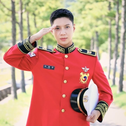 泰民原於軍樂隊服兵役，但因抑鬱症惡化，餘下的兵役期將會以公益兵代替。