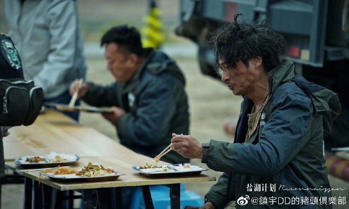 镇宇正拍摄《盐湖计划》。
