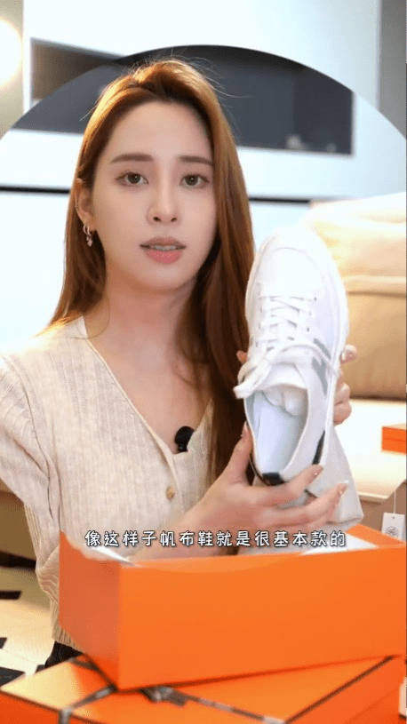 歐陽妮妮還買了兩雙各7千至過萬元不等的球鞋。