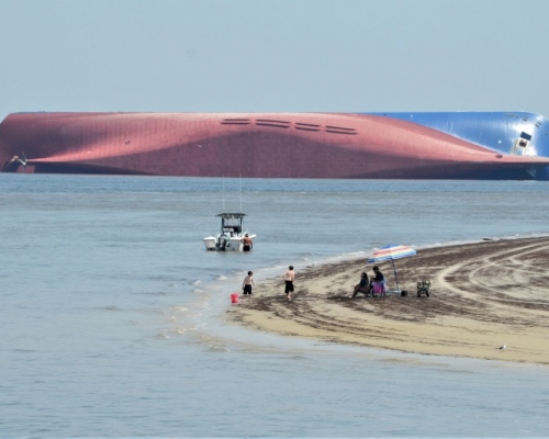 南韓現代汽車運輸船美國東部海域翻側，4名南韓人失蹤。AP