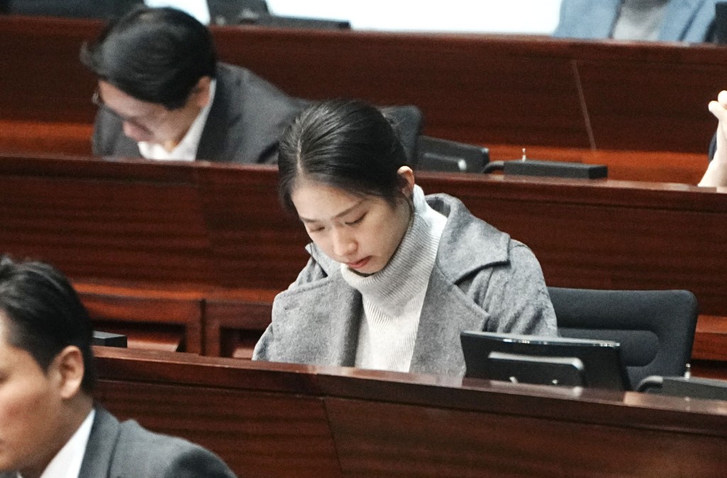 他又認為江旻憓作為美國史丹福大學學士人民大學碩士、現在正在中大讀博士，再加劍擊世界冠軍，「點可能係人哋口中嘅『傻妹』」？資料圖片