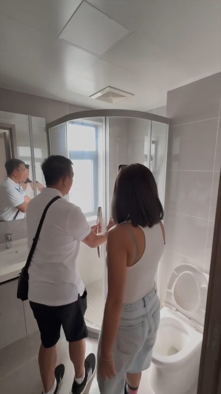 主人套房的浴室。
