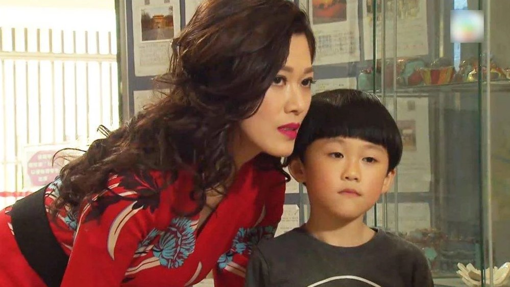 正因为一对香港父子在街头展示的社会教养,让她深感震撼,形容「忽然觉得,有些东西是长在骨子里的」。 正因为一对香港父子在街头展示的社会教养,让她深感震撼,形容「忽然觉得,有些东西是长在骨子里的」。