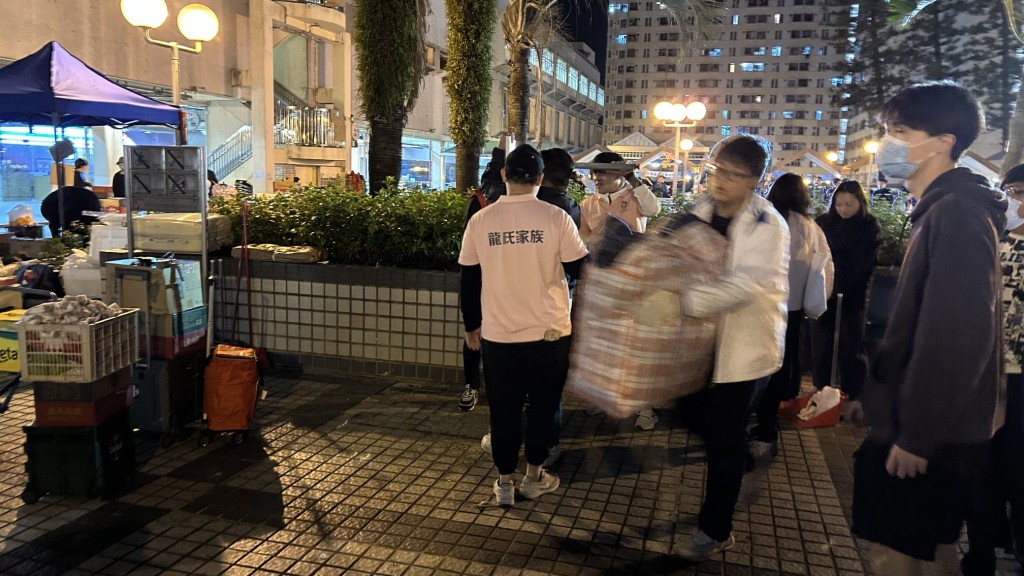 今日(29日)凌晨時分,警方到場勸喻負責人,需於今早10時前完成清場。蔡楚輝攝 今日(29日)凌晨時分,警方到場勸喻負責人,需於今早10時前完成清場。蔡楚輝攝