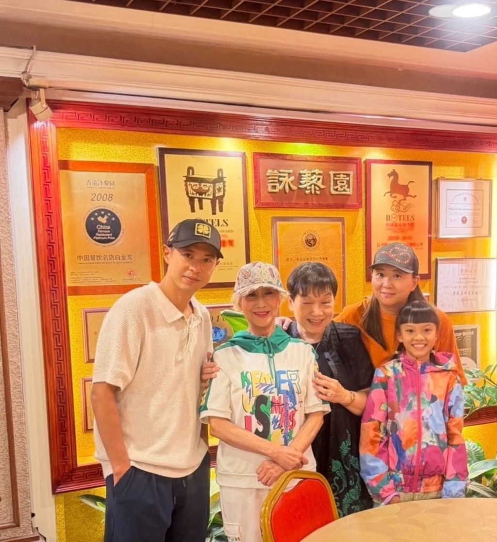 陳曼娜的兒子（左）外表好年輕。