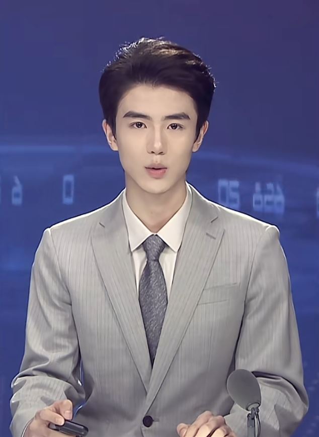 清秀帥氣的新聞主播蘭欽元，出道即人氣急升。