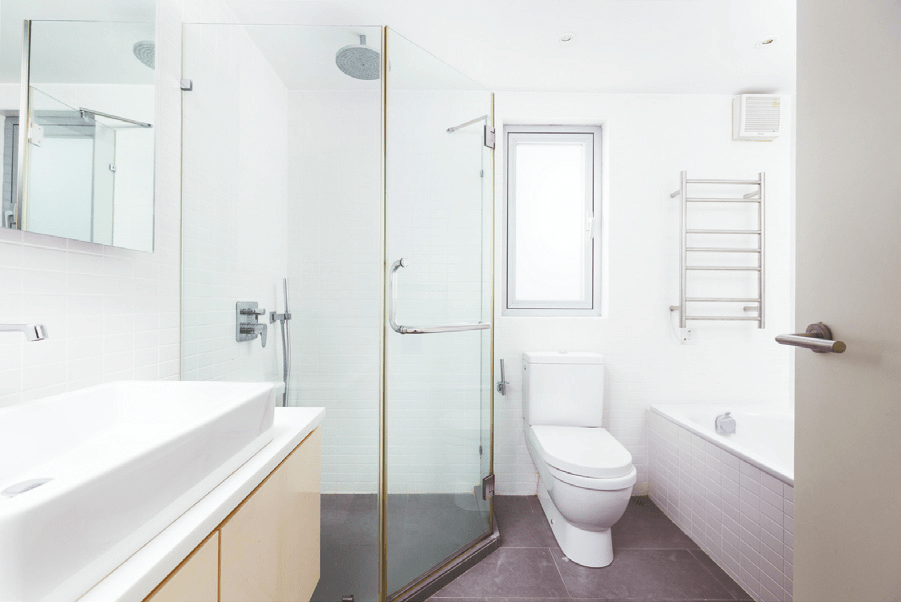 浴室同時備有獨立淋浴間及浴缸， 讓住戶在家也能享受水療級體驗。