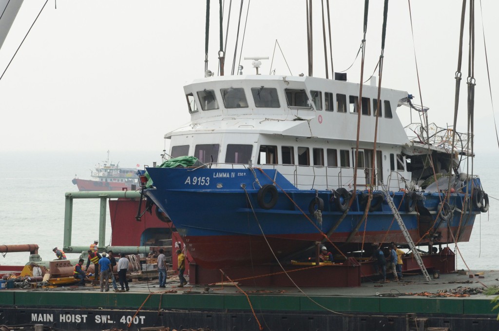 2012年南丫海難釀39死，王世發指，海事處會繼續檢視各項安全措施，確保本地船隻和乘客安全。圖為肇事的「南丫四號」。資料圖片