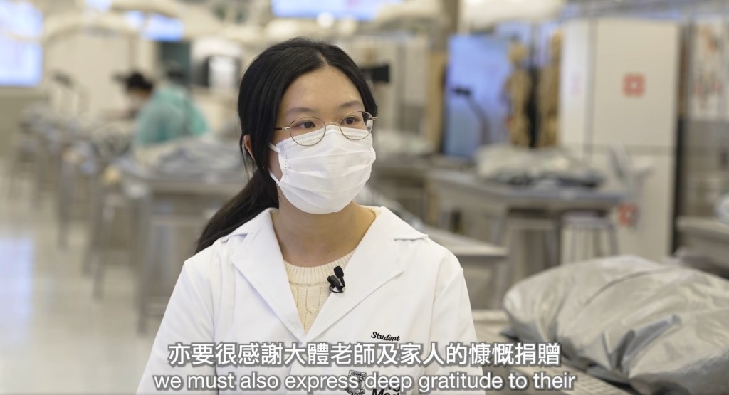 醫科生Charlotte(圖:港大醫學院Facebook專頁片段截圖) 醫科生Charlotte(圖:港大醫學院Facebook專頁片段截圖)