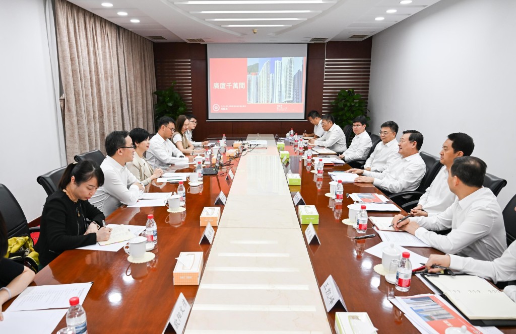 何永賢(左3)昨日拜訪國家住房和城鄉建設部部長倪虹(右3)。政府新聞處 何永賢(左3)昨日拜訪國家住房和城鄉建設部部長倪虹(右3)。政府新聞處