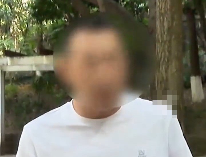 錢先生擔心兒子的生育能力受影響。重慶網絡廣播電視台