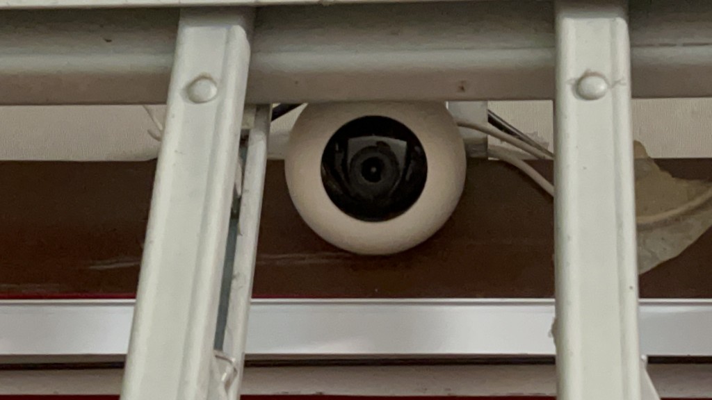 遇襲單位安裝了閉路電視,拍攝到事發一刻。 遇襲單位安裝了閉路電視,拍攝到事發一刻。