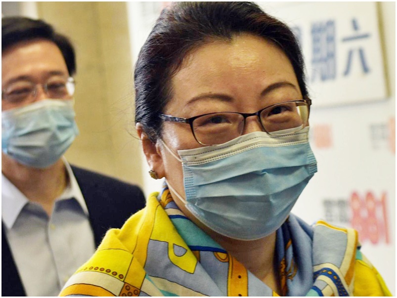 鄭若驊指已透過「憲報號外」,刊登法例的英文版本。