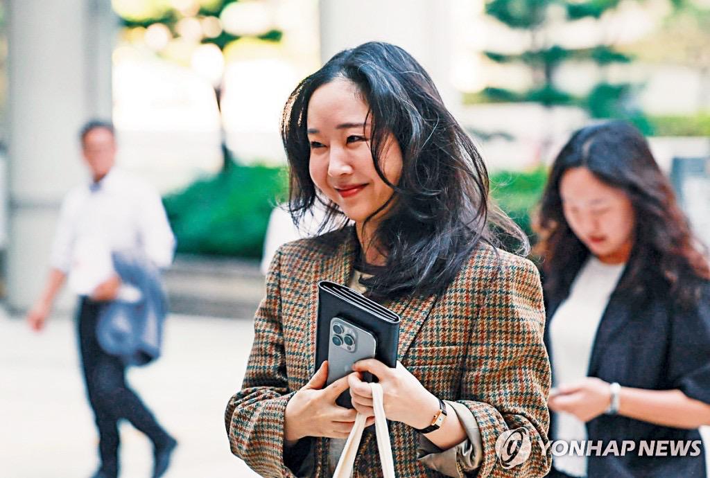 閔熙珍日前與HYBE的出售股權訴訟中獲判勝訴，將獲HYBE支付1.38億港元。