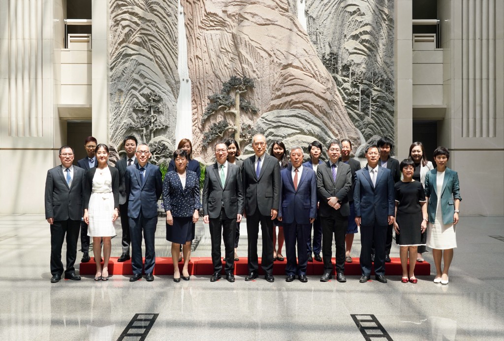 律政司司长林定国在北京拜访最高人民法院，与最高人民法院院长张军会面。政府新闻处图片