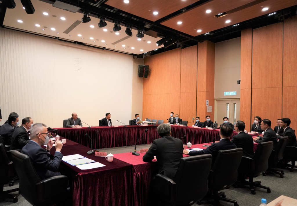 夏寶龍與香港大律師公會代表座談。港澳辦網站圖片