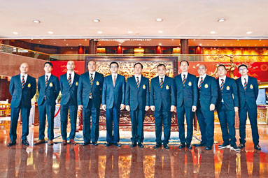 ■受邀參加國慶活動的十名香港警隊代表抵達北京。