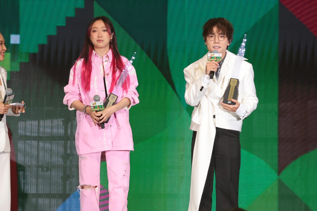身为得奖大热的林家谦，抱走「劲爆男歌手」奖项及凭歌曲《某种老朋友》夺得「劲爆歌曲」。