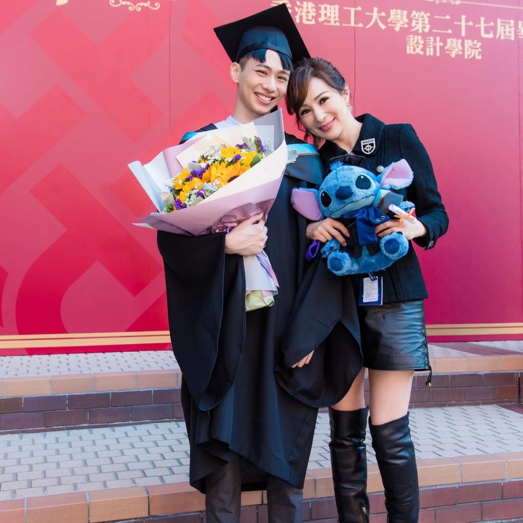 大仔日前大學畢業。