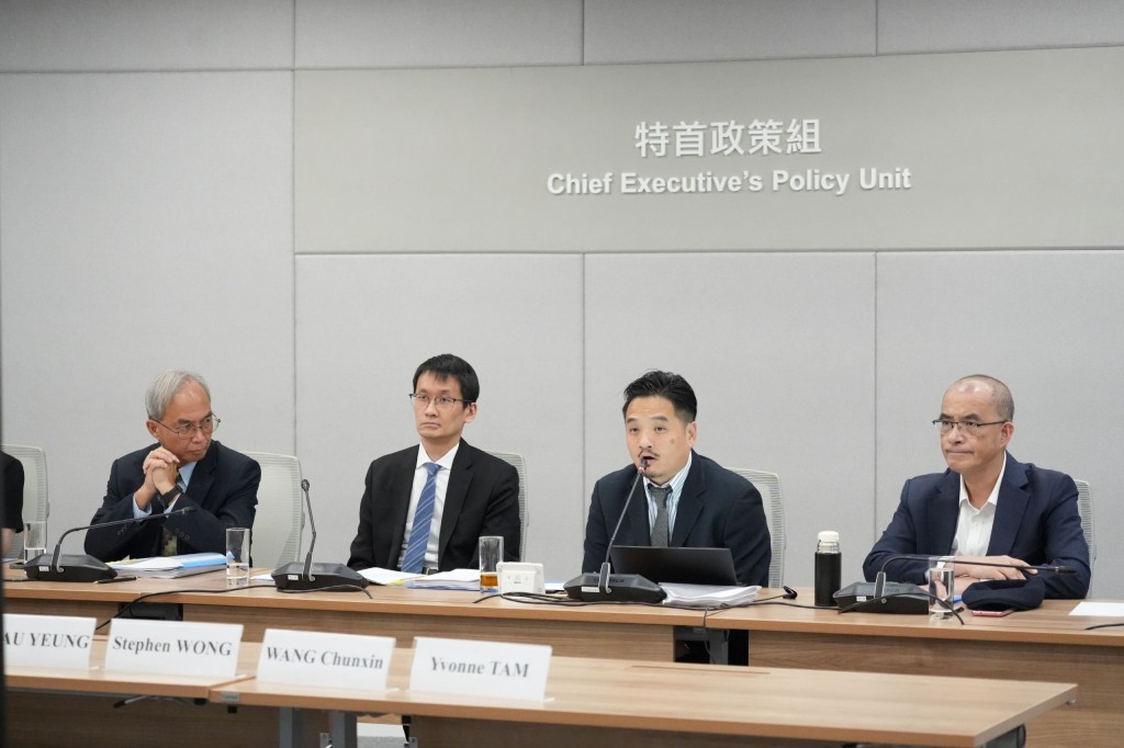 特首政策組今日（20日）就2026年《施政報告》舉行諮詢會，聽取民間及本地大學智庫的意見和建議。