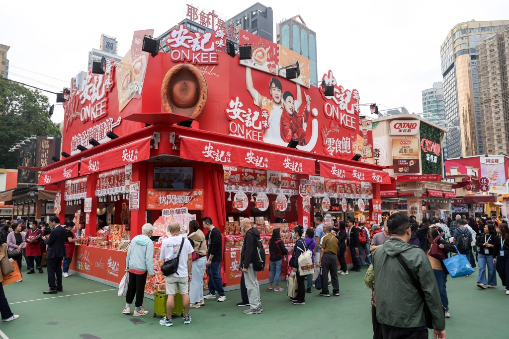 安記推出不同優惠吸客,例如100元有3包冬菇、688元鮑魚寶盒及快閃優惠的198元福袋。 安記推出不同優惠吸客,例如100元有3包冬菇、688元鮑魚寶盒及快閃優惠的198元福袋。