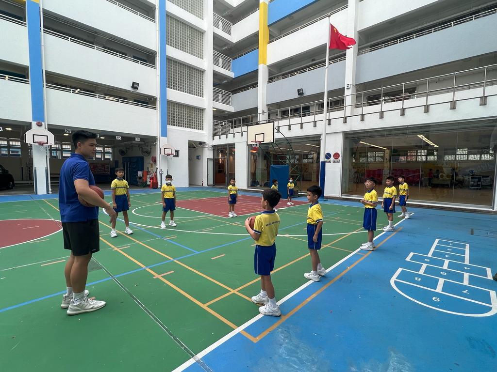 警察籃球會透過「動感校園計劃」，透過安排籃球培訓，為校園注入活力及正能量。