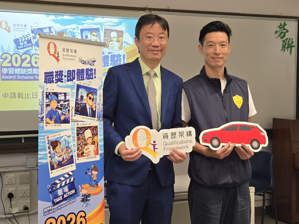 鍾菩恩（右）去年參與資歷架構學習體驗獎勵計劃。高俊謙攝