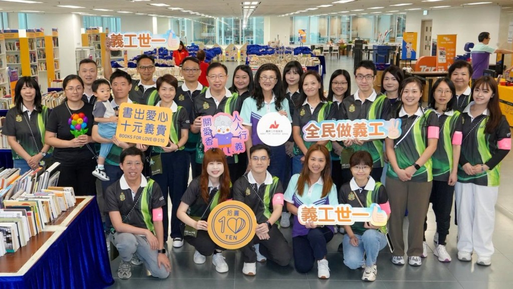 母親節｜海關義工隊出動 支持義賣書本活動