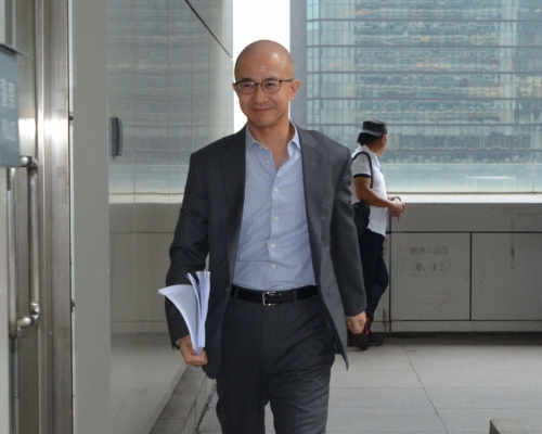 羅老太孻子羅啟瑞今午在高等法院作供。梁譽東攝
