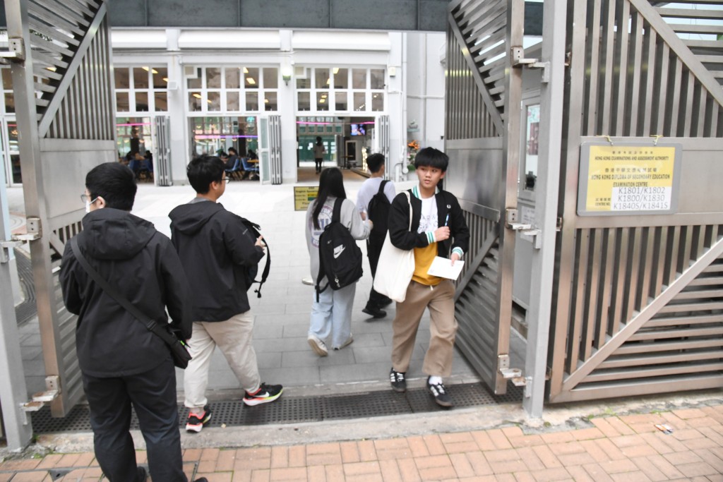考評局回覆本報查詢時表示，約6000名考生獲安排於首日應考。 (星島日報圖片)