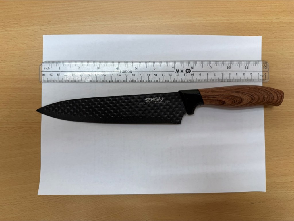 涉案32厘米長利刃。