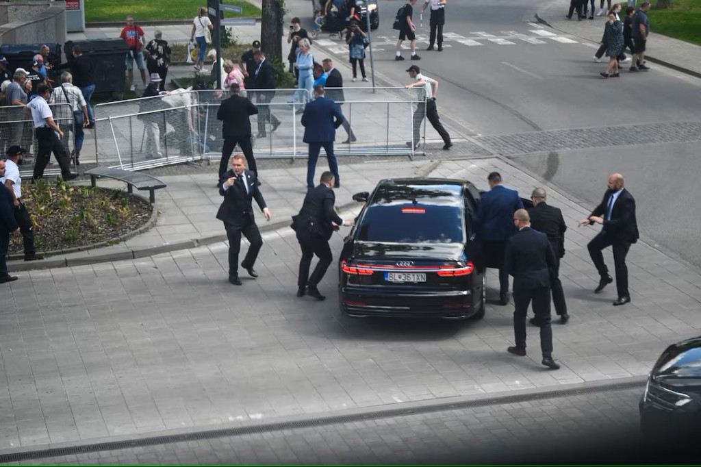 斯洛伐克總理菲佐遇襲中槍。路透社