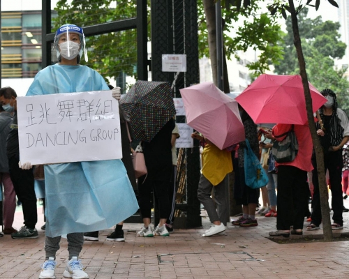 市民排長龍等檢測。