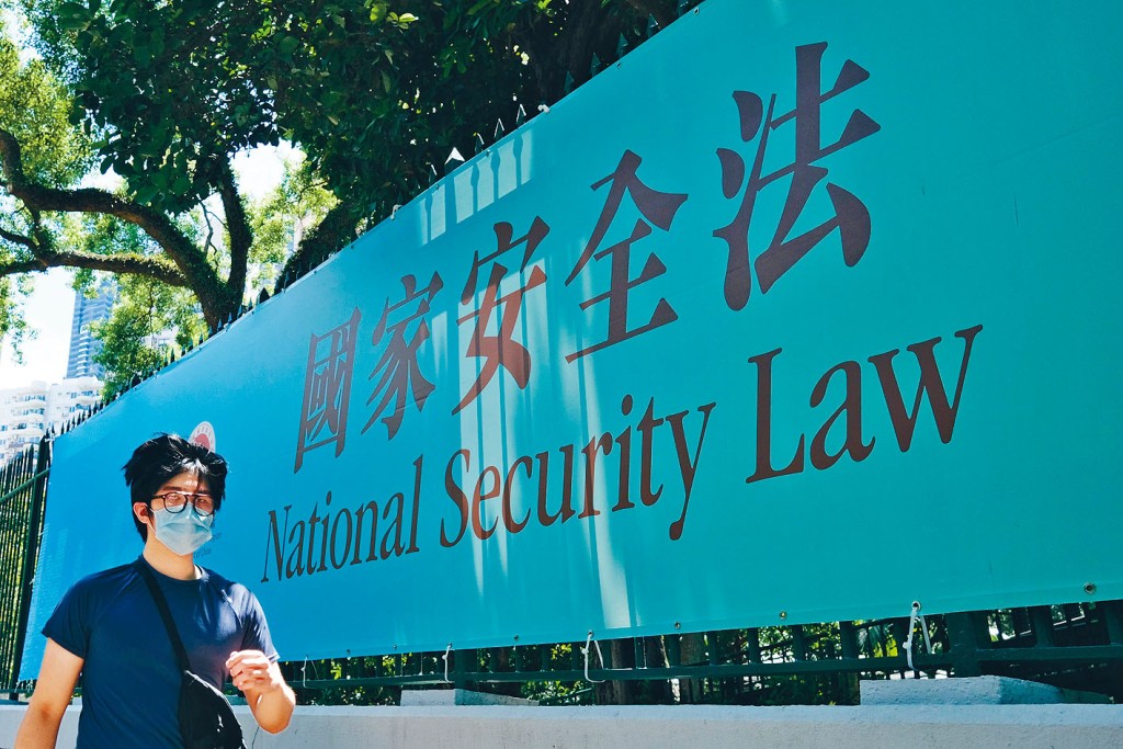 邓炳强又指保安局定正计划于2025年在全港各区培训约2,600名「地区导师」，推广维护国家安全等知识。资料图片