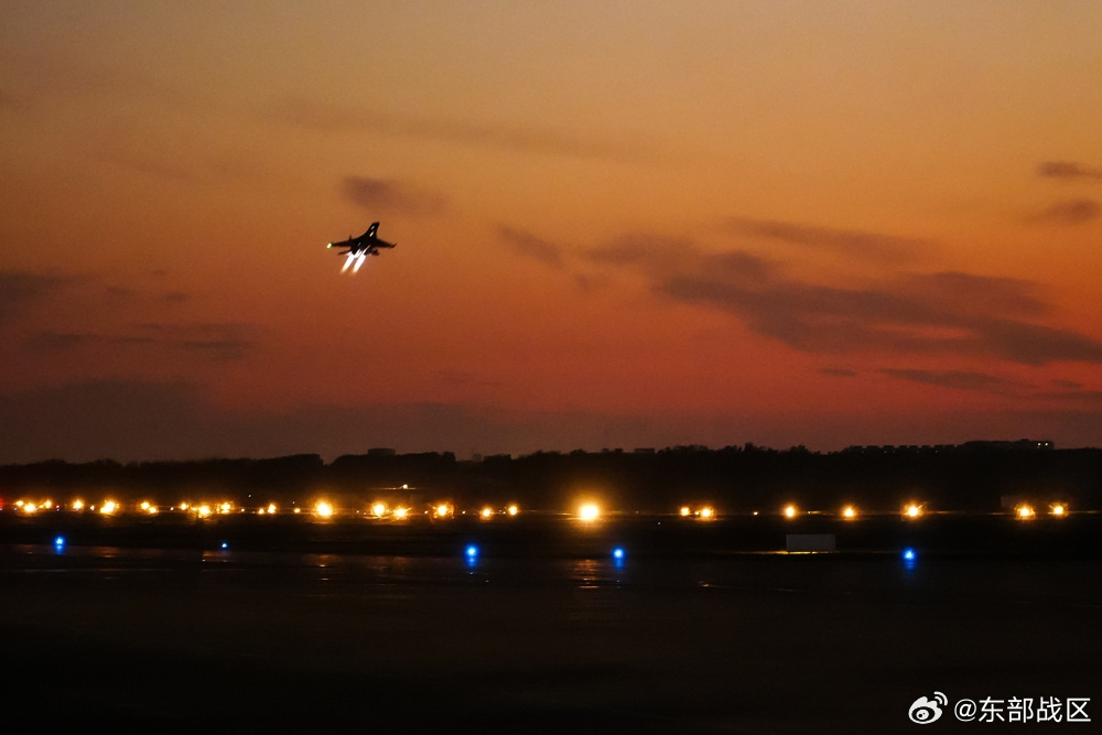 解放軍突然舉行圍台軍演,有專家分析指是回應美國對台售武。 解放軍突然舉行圍台軍演,有專家分析指是回應美國對台售武。