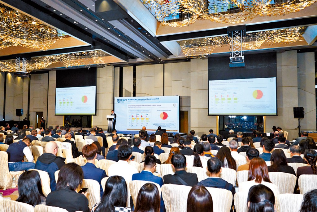 建築環保評估協會15周年誌慶,匯聚逾600名來自各政府部門、業界領袖、學者及專業人士參與,共同探討綠建環評發展方向。 建築環保評估協會15周年誌慶,匯聚逾600名來自各政府部門、業界領袖、學者及專業人士參與,共同探討綠建環評發展方向。