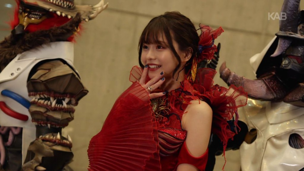 淺倉唯憑演出《幪面超人REVICE》奸角走紅。